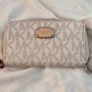 Micheal Kors Wallet